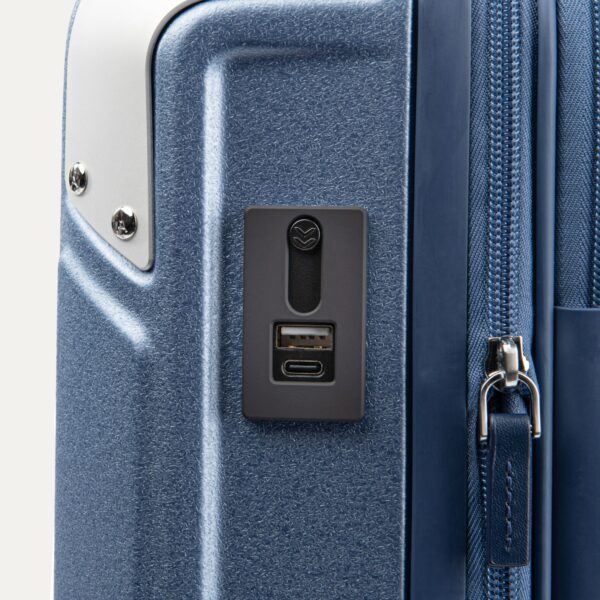 409209102_USB_Detail_43355b40-c830-45f6-838f-236de6c70416 Platinum® Elite Carry-On Hardside Spinner