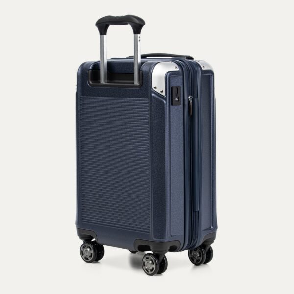 409209122_3606 Platinum® Elite Carry-On Hardside Spinner