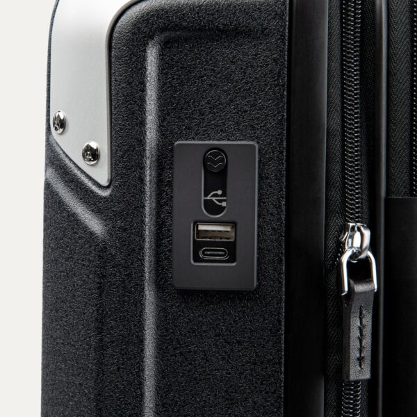 409209601_USB_Detail Platinum® Elite Carry-On Business Plus Hardside Spinner